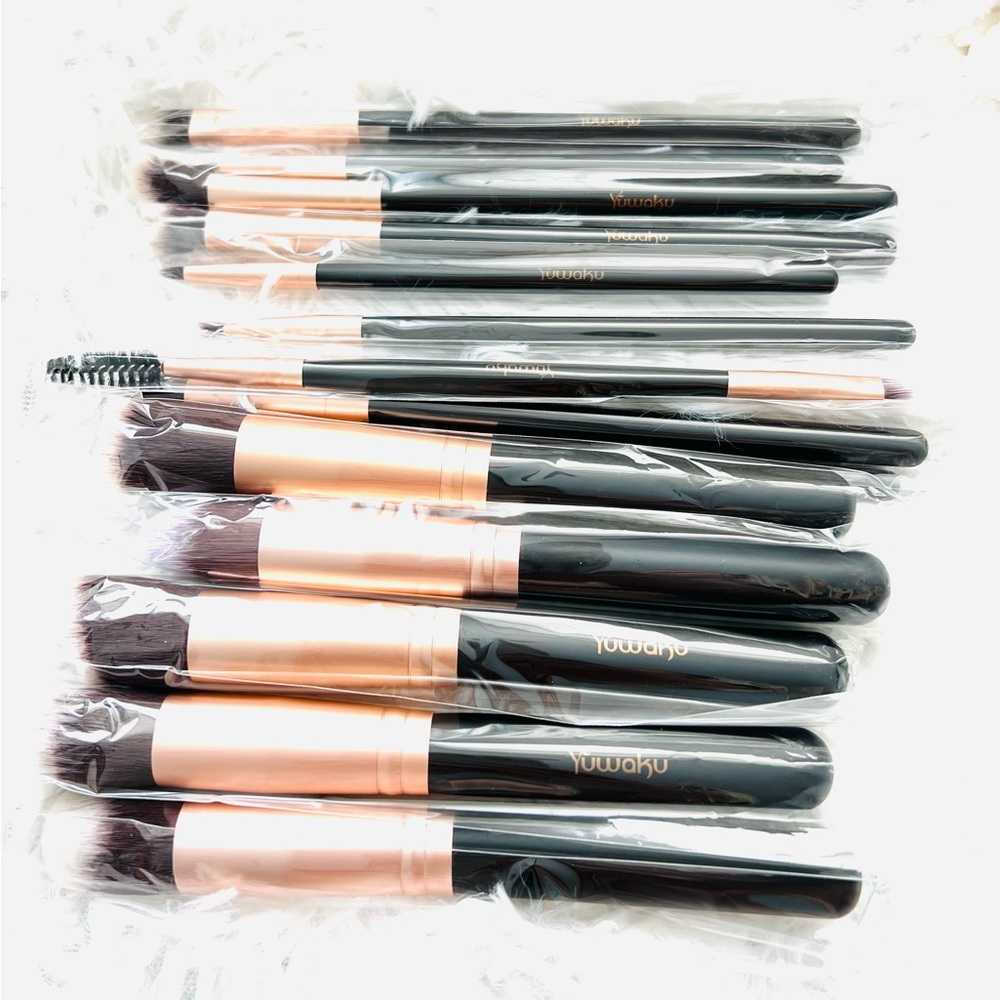 Kabuki makeup brushes black and rose gold 💓14 brushes
